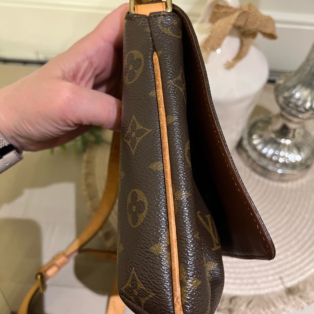 Louis Vuitton Musette Tango Crossbody - Picture 7 of 13